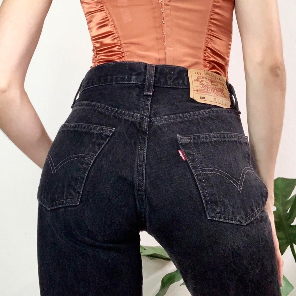 Black Levi’s 501 cut